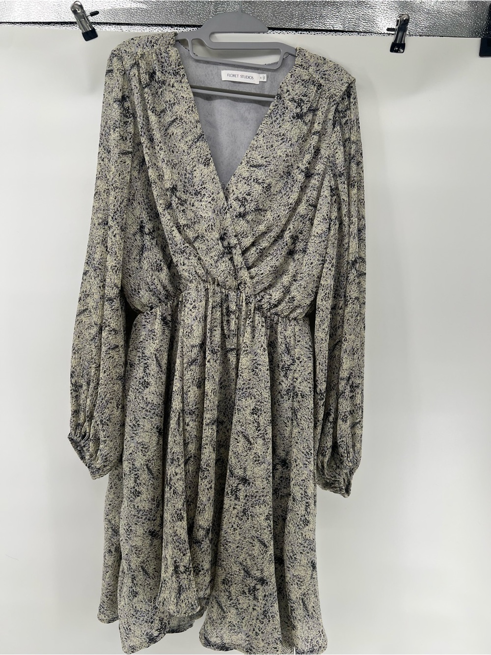 Floret Studios Long-Sleeve V-Neck Printed Dress in Cream and Black Speckle, M